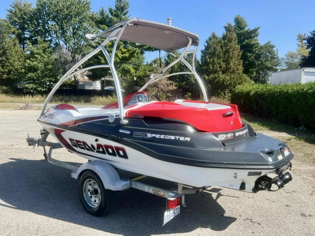 BRP SEA-DOO SPEEDSTER 150 ROTAX 215 HP + TOUR + TOIT BIMINI + RADIO + REMORQUE + SEULEMENT 98 HEURES  2007