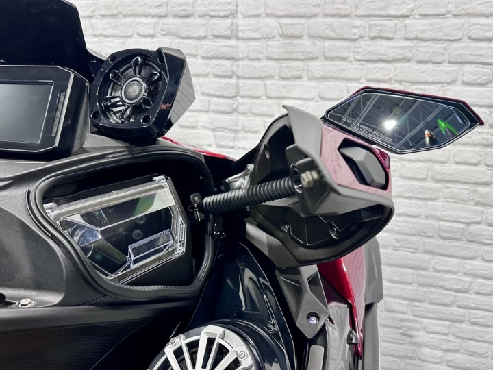 2026 KAWASAKI JET SKI ULTRA 310 LX +JETSOUND AUDIO + SEULEMENT 11 HR + 3 PASSAGERS + TOILE + RARE & A1 