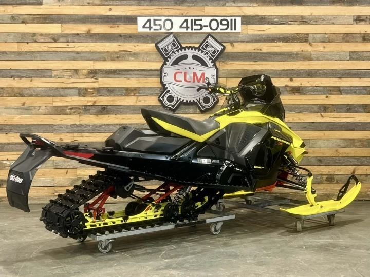 2022 BRP SKI-DOO RENEGADE X-RS 850 E-TEC 137'' + REV GEN4 + MODELE & COULEUR RARE + A1 