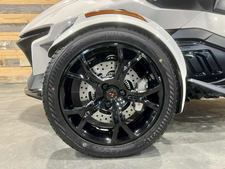 2020 BRP CAN-AM SPYDER RT SE-6 (SEMI-AUTOMATIQUE) + 56770 KM + COULEUR ET MODELE RARE + CONDITION A1 