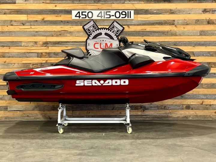 2024 BRP SEA-DOO RXP-X 325 HP + IBR + VTS + AUDIO PREMUIM + ENSEMBLE TECHNOLOGIE + SEULEMENT 4 HR + RARE & IMPECCABLE A1 
