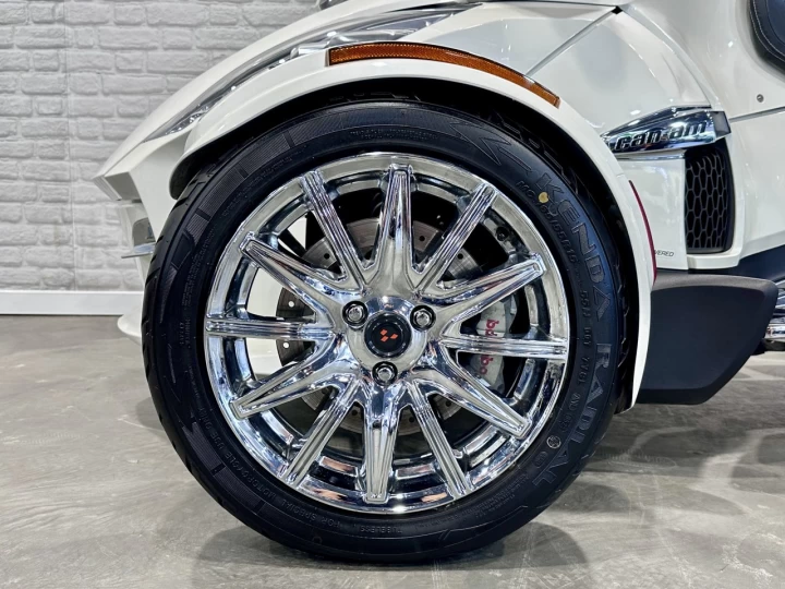2013 BRP CAN-AM SPYDER RT LIMITED SE-5 (SEMI-AUTOMATIQUE + ENSEMBLE CHROME + DOSSIER + 43092 KM + RARE & A1 