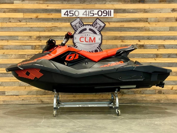 2021 BRP SEA-DOO SPARK TRIXX 3UP + IBR + VTS + AUDIO PREMIUM PORTABLE + SEULEMENT 66 HR + COFFRE AVANT 