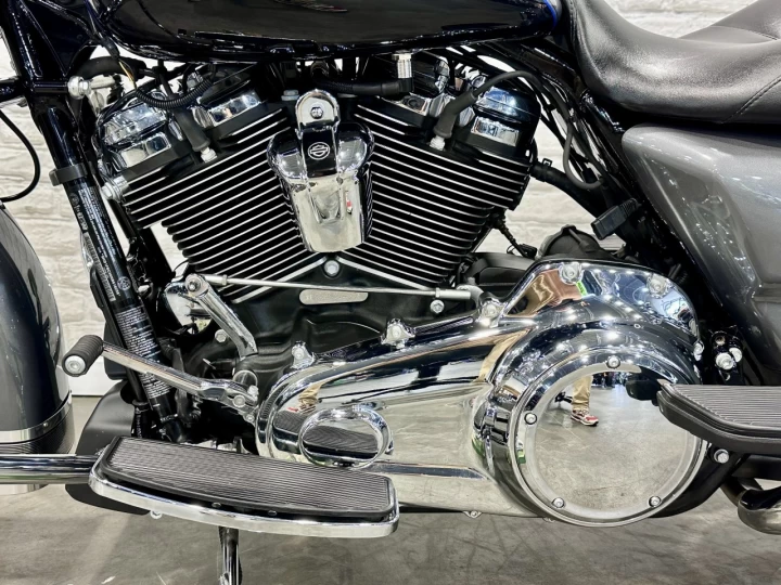 2022 HARLEY DAVIDSON FLHR ROAD KING 107 p.c = 1746 cc EFI + SEULEMENT 29173 KM + RARE & A1 