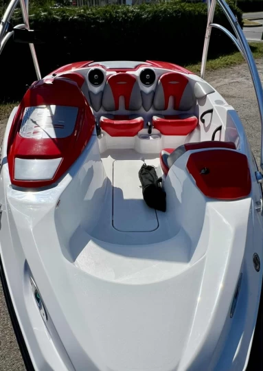 2007 BRP SEA-DOO SPEEDSTER 150 ROTAX 215 HP + TOUR + TOIT BIMINI + RADIO + REMORQUE + SEULEMENT 98 HEURES 