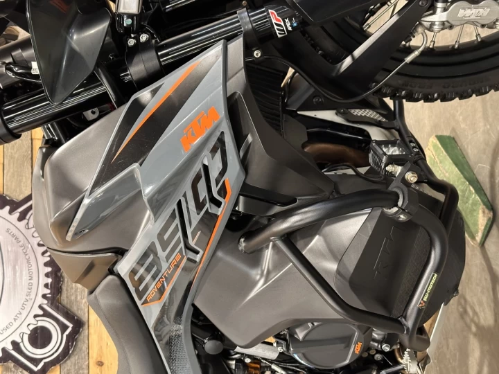 2021 KTM 890 ADVENTURE + A.B.S + BEAUCOUP D'ÉQUIPEMENTS INCLUS $$$ + 18595 KM + RARE & A1 