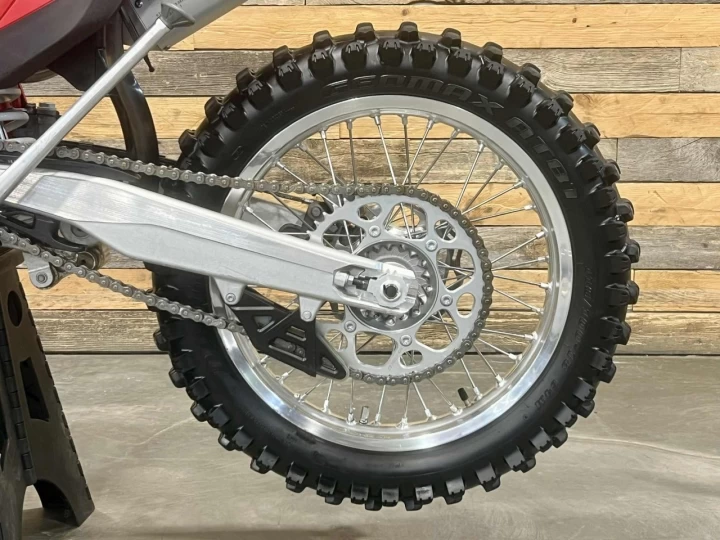 2023 GASGAS EC 300 EFI + 2 TEMPS A INJECTION D'HUILE + DEMARREUR ELECTRIQUE + SEULEMENT 20 HR + RARE & A1 