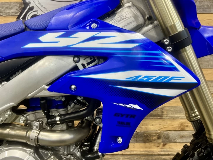 2025 YAMAHA YZ 450F EFI + 4 TEMPS + SEULEMENT 21 HR + RARE & CONDITION A1 