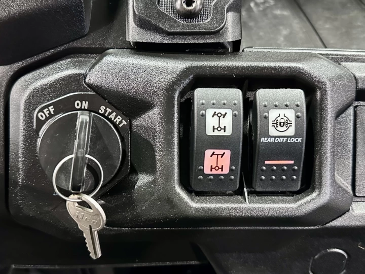 2023 BRP CAN-AM DEFENDER HD-7 EFI + 4WD + DPS + SEULEMENT 2964 KM + RARE & A1 