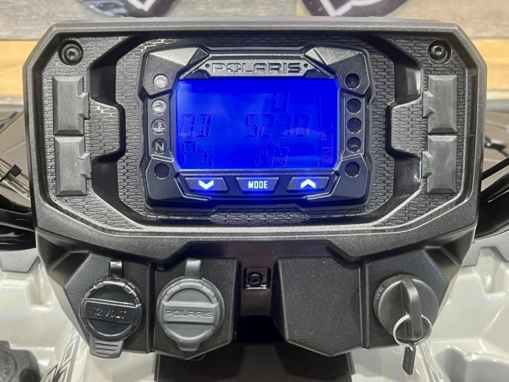 2023 POLARIS SPORTSMAN 850 EFI ULTIMATE TRAIL + 4X4 + EPS + SEULEMENT 534 KM / 34 HR + CONDITION A1 
