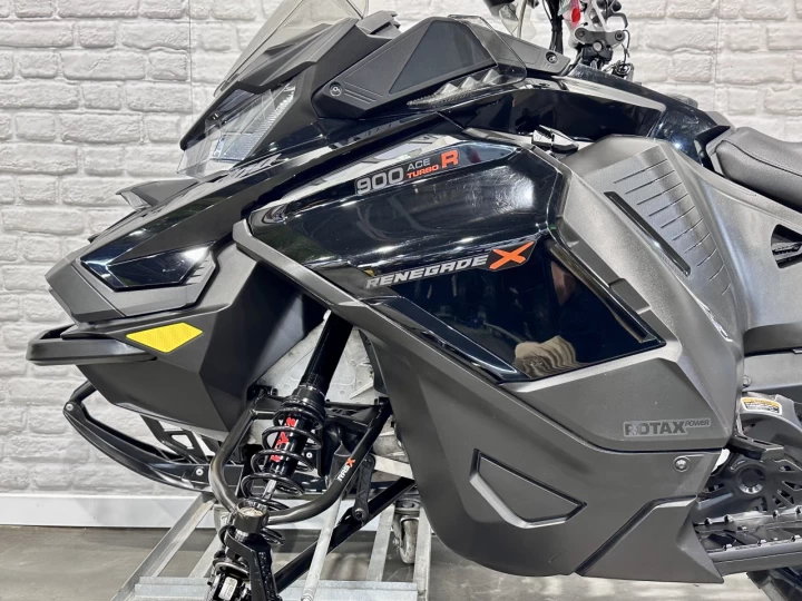 2023 BRP SKI-DOO RENEGADE X 900 ACE TURBO ''R'' 180 HP + REV GEN4 + 16496 KM + RARE & A1 