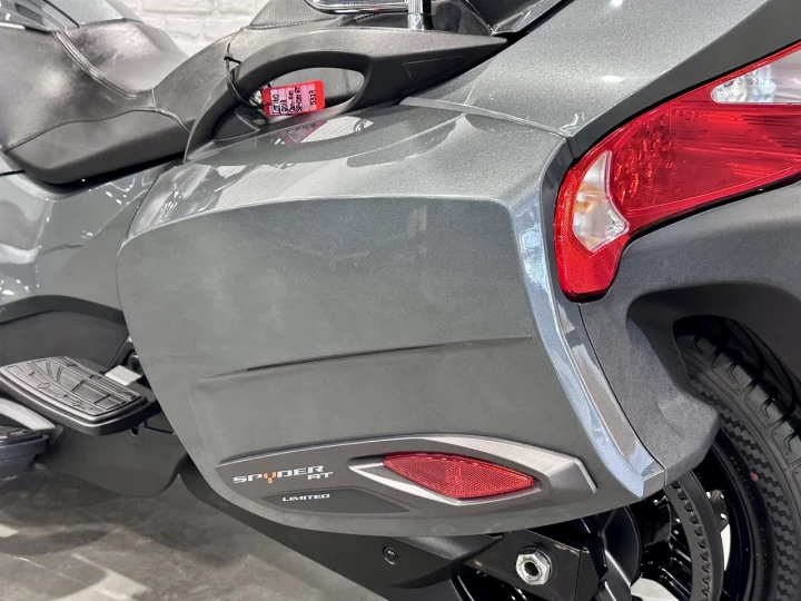 2018 BRP CAN-AM SPYDER RT LIMITED EDITION DARK SE-6 (SEMI-AUTOMATIQUE) ROTAX 1330 cc ACE EFI + 56197 KM + RARE & A1 