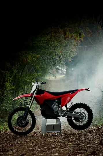 2025 STARK FUTURE VARG EX 60 HP @ 80 HP + LÉGALE SUR LA ROUTE + NEUF 0 KM + GARANTIE 2 ANS 