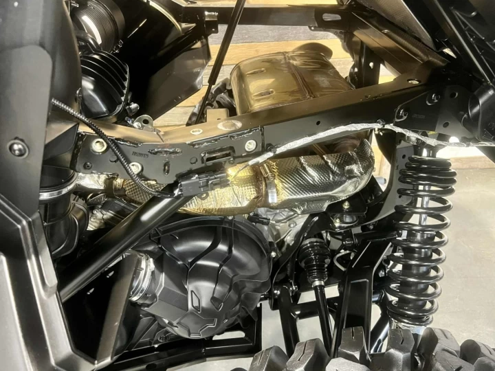 2023 BRP CAN-AM COMMANDER MAX CREW 1000R EFI + 4X4 + DPS + SEULEMENT 154 KM / 17 HR + 4 PASSAGERS + RARE & A1 