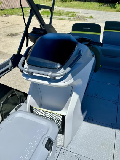2025 BRP SEA-DOO SWITCH 18' EDITION FISH + ROTAX 230 HP + IBR + VTS + IDF + GPS + AUDIO + TOIT BIMINI + REMORQUE + RARE & A1 