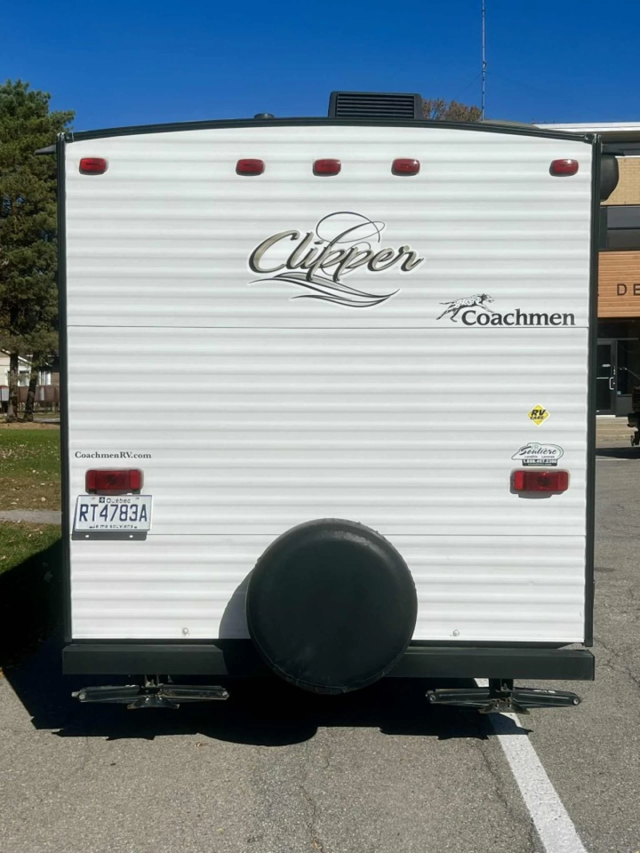 2017 FOREST RIVER COACHMAN CLIPPER 17 BH + BUNK BEDS + COUCHE 5 PERSONNE + COULEUR MODERNE + CONDITION A1  Image principale
