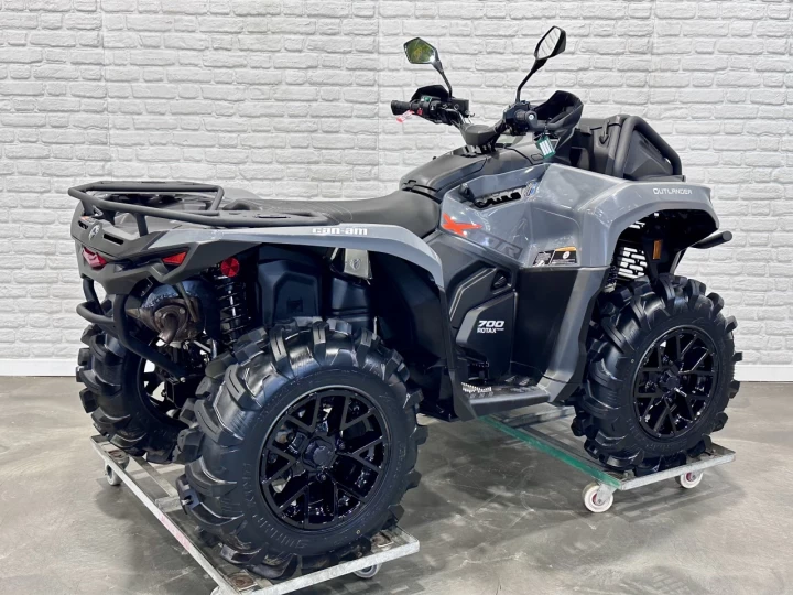 2026 BRP CAN-AM OUTLANDER X-MR 700 EFI + 4WD + DPS + SEULEMENT 815 KM + GARANTIE B.E.S.T 2030 + RARE & A1 