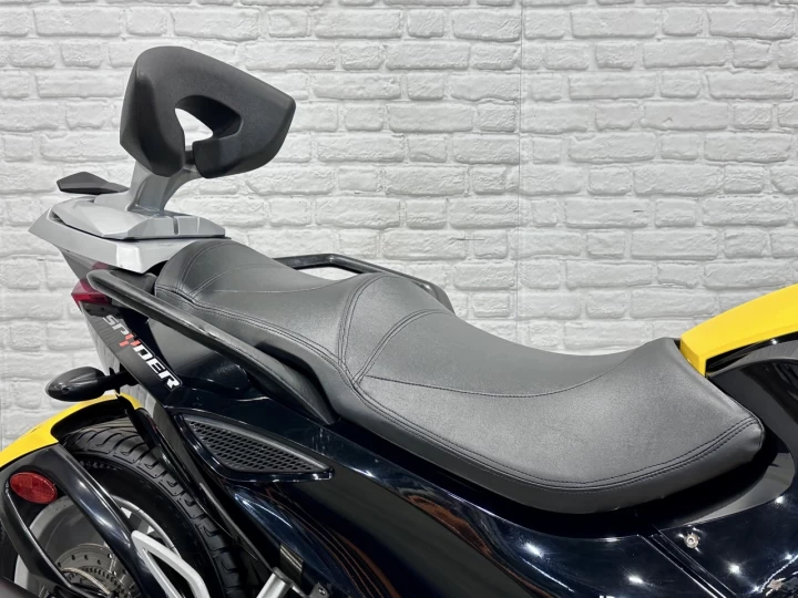 2008 BRP CAN-AM SPYDER RS ROADSTER SE-5 (SEMI-AUTOMATIQUE) + BAS KM SEULEMENT 30346 KM + DOSSIER PASSAGER + RARE & A1 