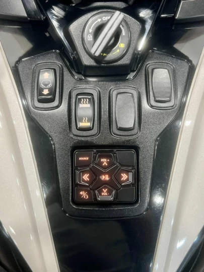 2020 BRP CAN-AM SPYDER RT SE-6 (SEMI-AUTOMATIQUE) + 56770 KM + COULEUR ET MODELE RARE + CONDITION A1 