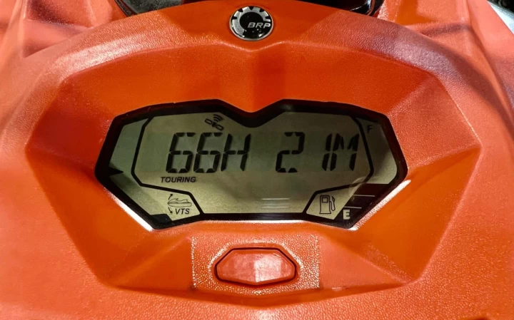 2021 BRP SEA-DOO SPARK TRIXX 3UP + IBR + VTS + AUDIO PREMIUM PORTABLE + SEULEMENT 66 HR + COFFRE AVANT 