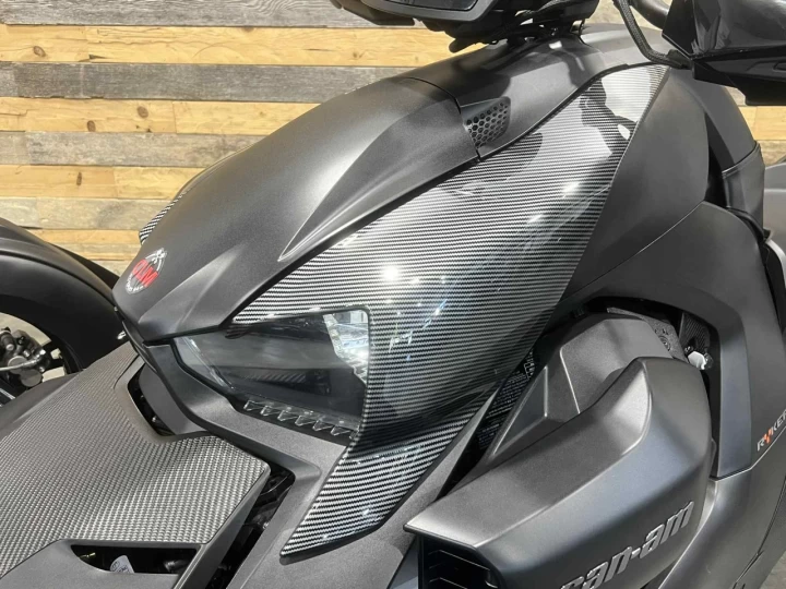 2022 BRP CAN-AM RYKER SPORT 900 ACE EFI + SEULEMENT 8724 KM + ENSEMBLE CARBON + BANC PASSAGER + MUFFLLER + A1 