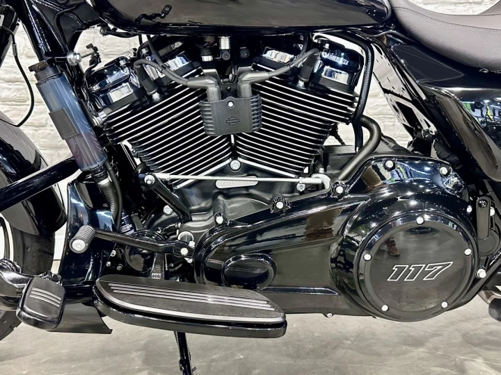 2024 HARLEY DAVIDSON FLHX STREET GLIDE 117 p.c = 1923 cc EFI + ECRAN 12'' GPS + BAS KM 5543 KM + COULEUR RARE & A1 