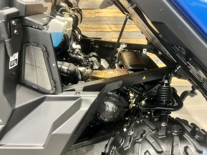 2021 BRP CAN-AM DEFENDER CAB HD-10 LIMITED + 4X4 + D.P.S + 3985 KM SEULEMENT + TOUTE ÉQUIPÉE + RARE & IMPECCABLE A1 