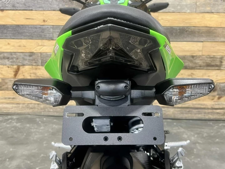 2017 KAWASAKI Z125 PRO + 4 VITESSES + SEULEMENT 4394 KM + RARE & CONDITION A1 
