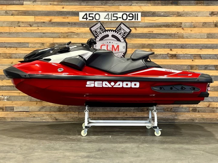 2024 BRP SEA-DOO RXP-X 325 HP + IBR + VTS + AUDIO PREMUIM + ENSEMBLE TECHNOLOGIE + SEULEMENT 4 HR + RARE & IMPECCABLE A1 