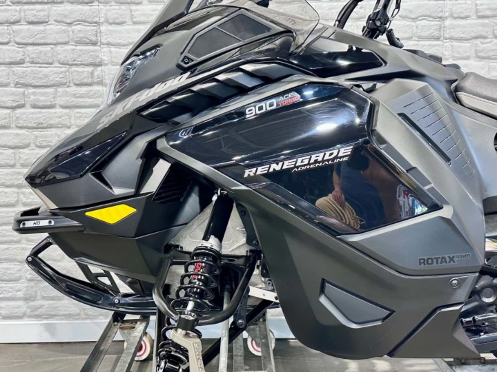 2026 BRP SKI-DOO RENEGADE ENDURO 900 ACE EFI 137'' + ECRAN 10'' + SUSPENSION A AIR + BAS KM + RARE & A1 