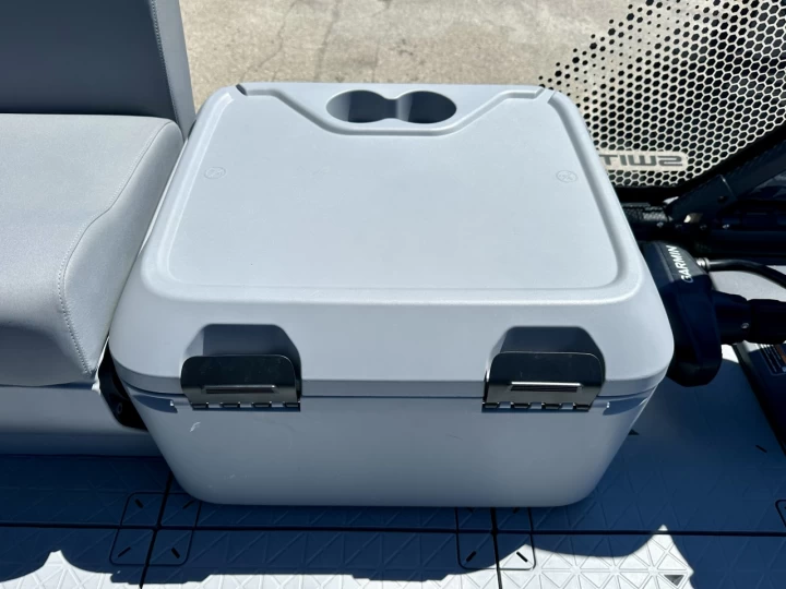 2025 BRP SEA-DOO SWITCH 18' EDITION FISH + ROTAX 230 HP + IBR + VTS + IDF + GPS + AUDIO + TOIT BIMINI + REMORQUE + RARE & A1 
