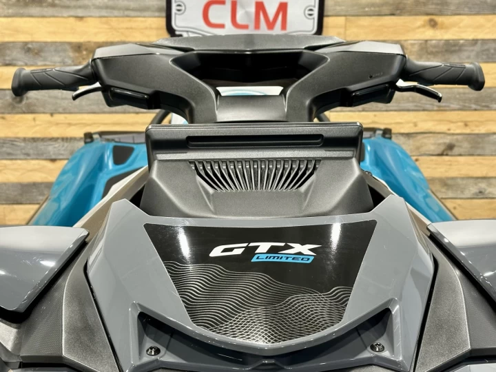 2025 BRP SEA-DOO GTX LIMITED 325 HP + IBR + VTS + IDF + AUDIO + ECRAN 10'' + 3 PASSAGGERS + SEULEMENT 4 HR + COULEUR RARE & A1 