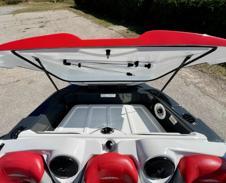 2007 BRP SEA-DOO SPEEDSTER 150 ROTAX 215 HP + TOUR + TOIT BIMINI + RADIO + REMORQUE + SEULEMENT 98 HEURES 