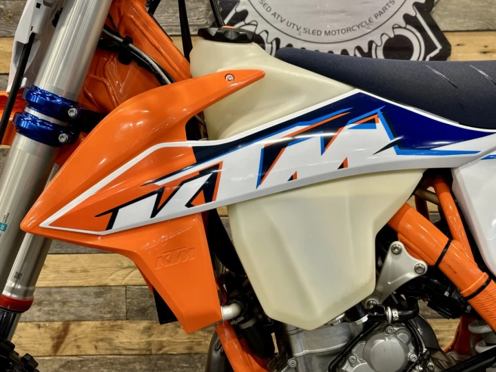 2022 KTM 350 XC-F EFI + 4 TEMPS + SEULEMENT 22 HR + BEAUCOUP D'OPTIONS $$$ INCLUSES + A1 
