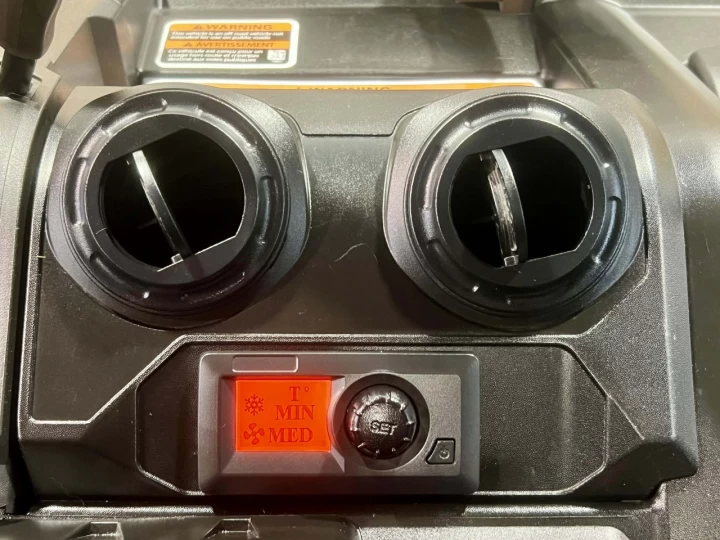 2021 BRP CAN-AM DEFENDER CAB HD-10 LIMITED + 4X4 + D.P.S + 3985 KM SEULEMENT + TOUTE ÉQUIPÉE + RARE & IMPECCABLE A1 