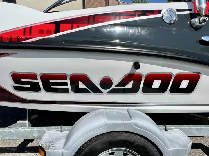 2007 BRP SEA-DOO SPEEDSTER 150 ROTAX 215 HP + TOUR + TOIT BIMINI + RADIO + REMORQUE + SEULEMENT 98 HEURES 