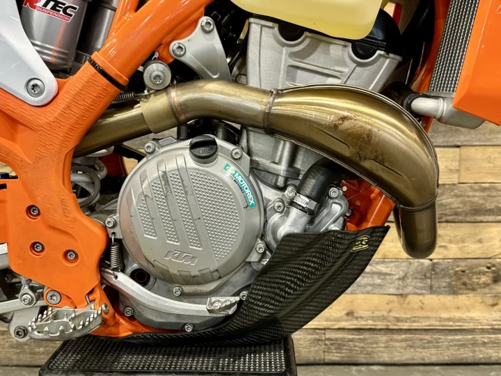 2022 KTM 350 XC-F EFI + 4 TEMPS + SEULEMENT 22 HR + BEAUCOUP D'OPTIONS $$$ INCLUSES + A1 