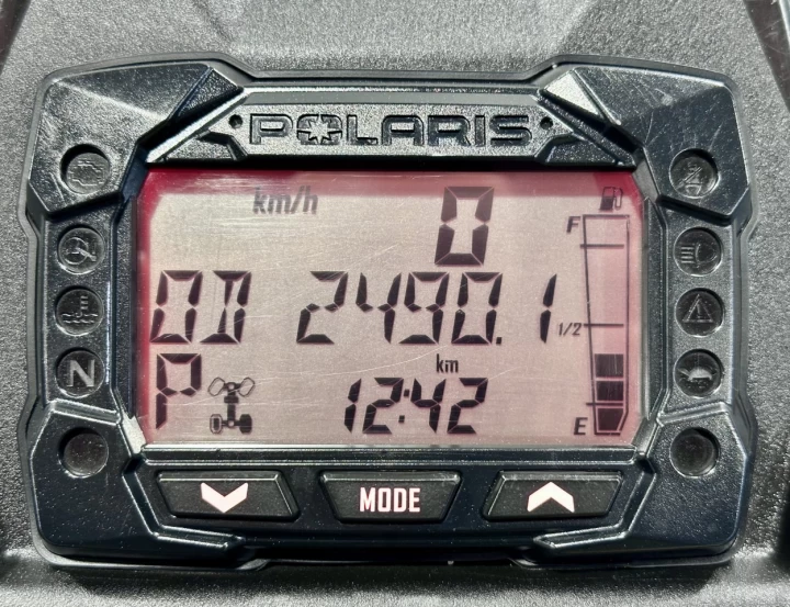 2023 POLARIS SPORTSMAN 850 EFI H.O ÉDITION HIGH LIFTER + 4WD + BAS KM 2490 KM + COULEURS RARE 