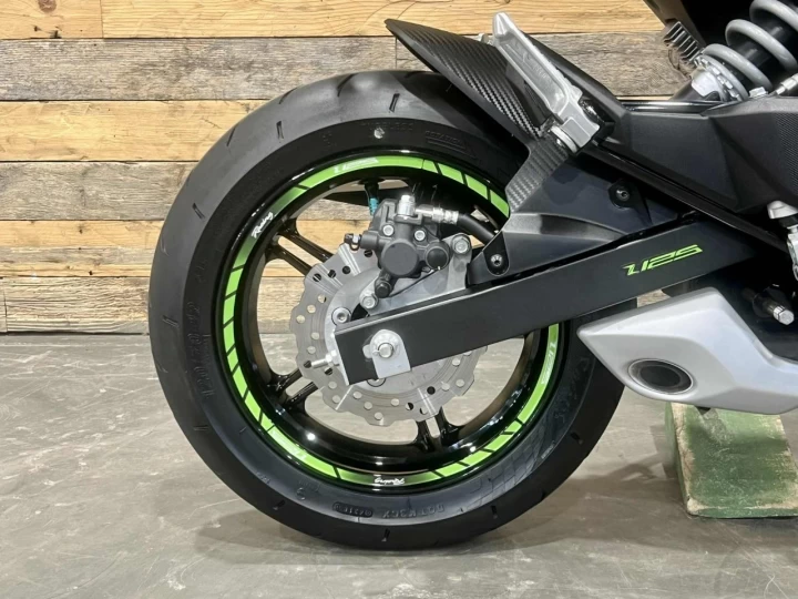 2017 KAWASAKI Z125 PRO + 4 VITESSES + SEULEMENT 4394 KM + RARE & CONDITION A1 