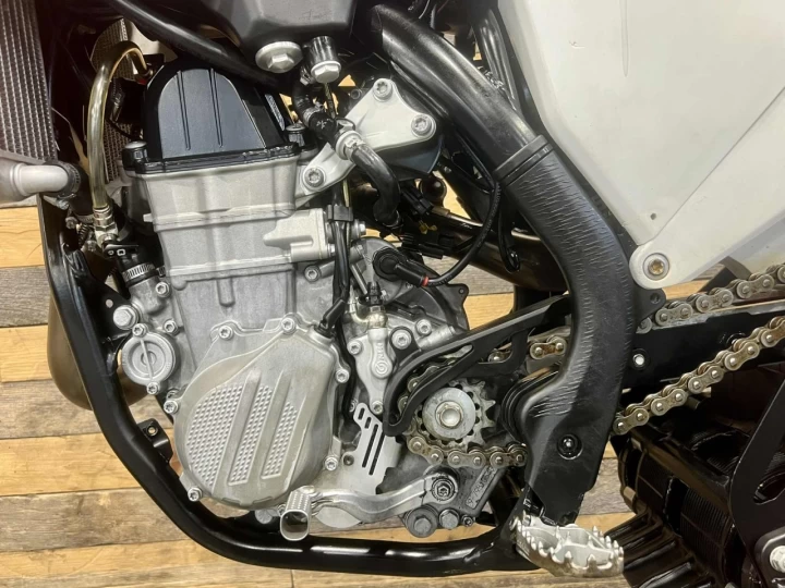 2019 KTM SX-F 450 EFI + 4 TEMPS + SEULEMENT 92 HR + BEAUCOUP D'OPTIONS $$$ + RARE & CONDITION A1 