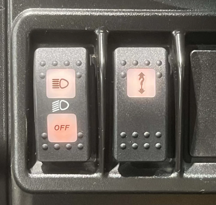 2021 BRP CAN-AM DEFENDER CAB HD-10 LIMITED + 4X4 + D.P.S + 3985 KM SEULEMENT + TOUTE ÉQUIPÉE + RARE & IMPECCABLE A1 