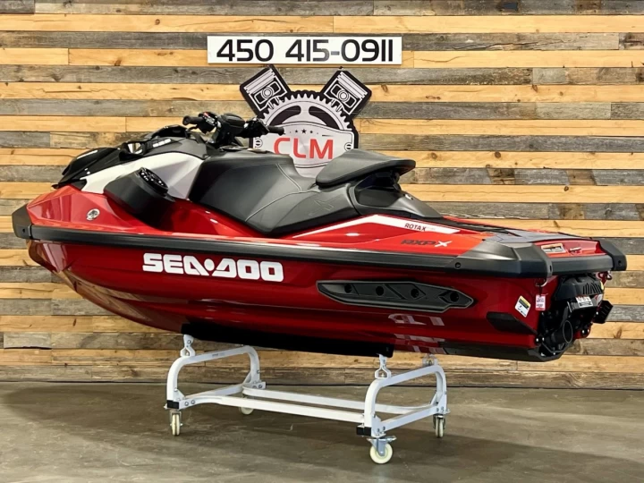2024 BRP SEA-DOO RXP-X 325 HP + IBR + VTS + AUDIO PREMUIM + ENSEMBLE TECHNOLOGIE + SEULEMENT 4 HR + RARE & IMPECCABLE A1 