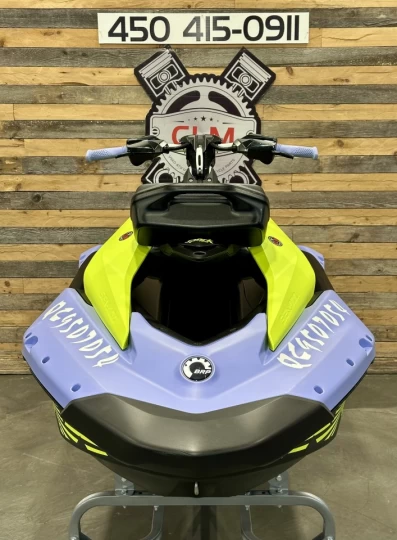 2024 BRP SEA-DOO SPARK TRIXX + IBR + VTS + PREMIUM AUDIO + SEULEMENT 12 HR + COULEUR RARE & A1 