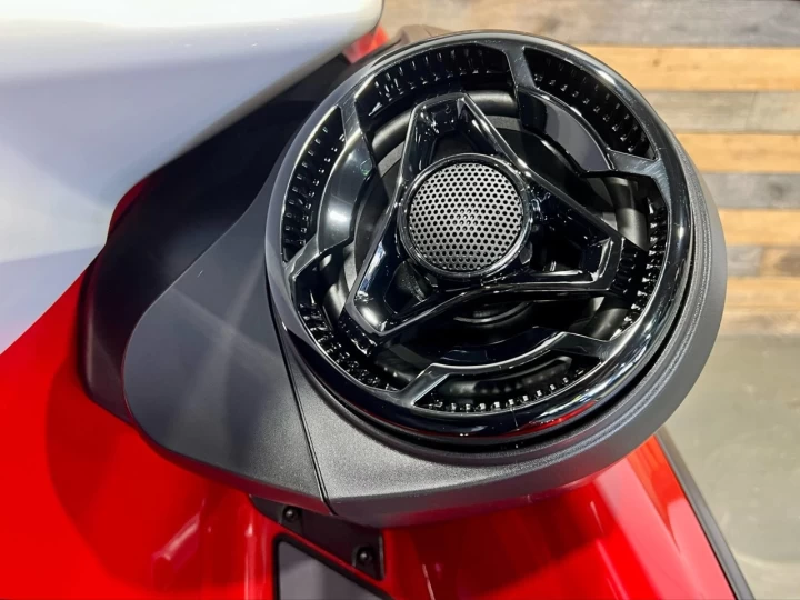 2024 BRP SEA-DOO RXP-X 325 HP + IBR + VTS + AUDIO PREMUIM + ENSEMBLE TECHNOLOGIE + SEULEMENT 4 HR + RARE & IMPECCABLE A1 