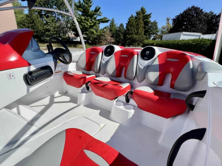 2007 BRP SEA-DOO SPEEDSTER 150 ROTAX 215 HP + TOUR + TOIT BIMINI + RADIO + REMORQUE + SEULEMENT 98 HEURES 