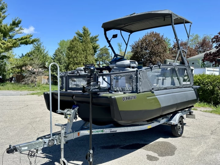 2025 BRP SEA-DOO SWITCH 18' EDITION FISH + ROTAX 230 HP + IBR + VTS + IDF + GPS + AUDIO + TOIT BIMINI + REMORQUE + RARE & A1 
