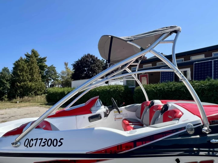 2007 BRP SEA-DOO SPEEDSTER 150 ROTAX 215 HP + TOUR + TOIT BIMINI + RADIO + REMORQUE + SEULEMENT 98 HEURES 