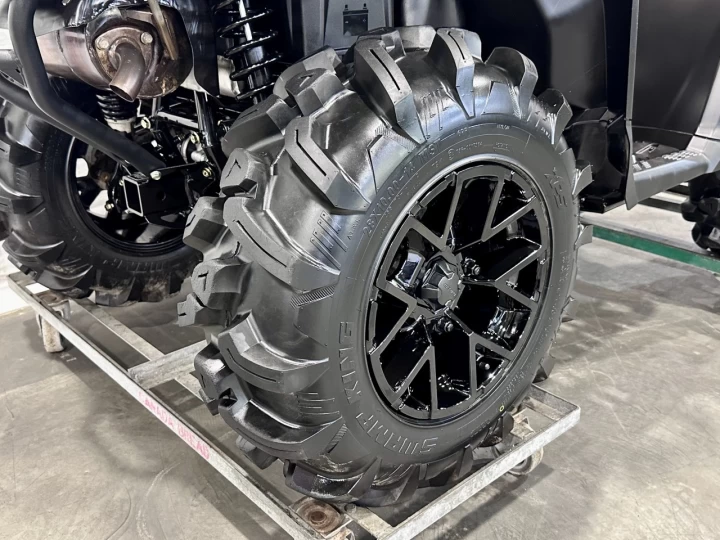 2026 BRP CAN-AM OUTLANDER X-MR 700 EFI + 4WD + DPS + SEULEMENT 815 KM + GARANTIE B.E.S.T 2030 + RARE & A1 