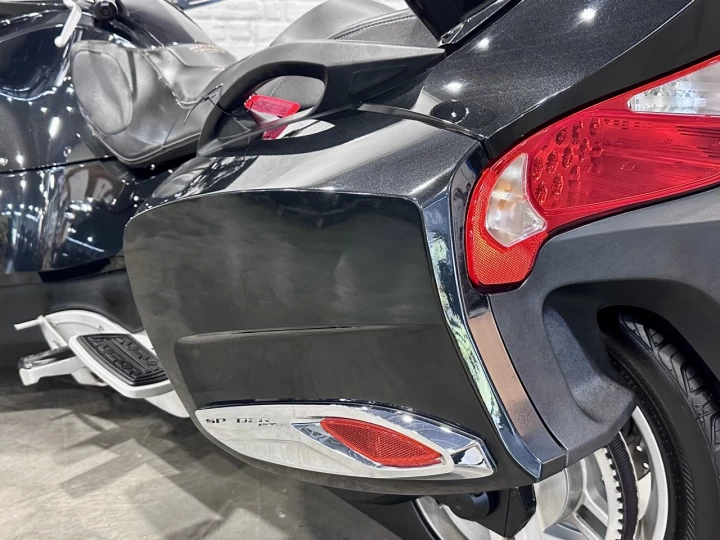 2010 BRP CAN-AM SPYDER RT-S SM-5 (MANUELLE A CLUTCH) + SUSPENSION A AIR + 51197 KM + RARE & A1 