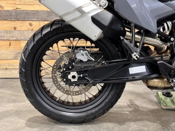 2021 KTM 890 ADVENTURE + A.B.S + BEAUCOUP D'ÉQUIPEMENTS INCLUS $$$ + 18595 KM + RARE & A1 